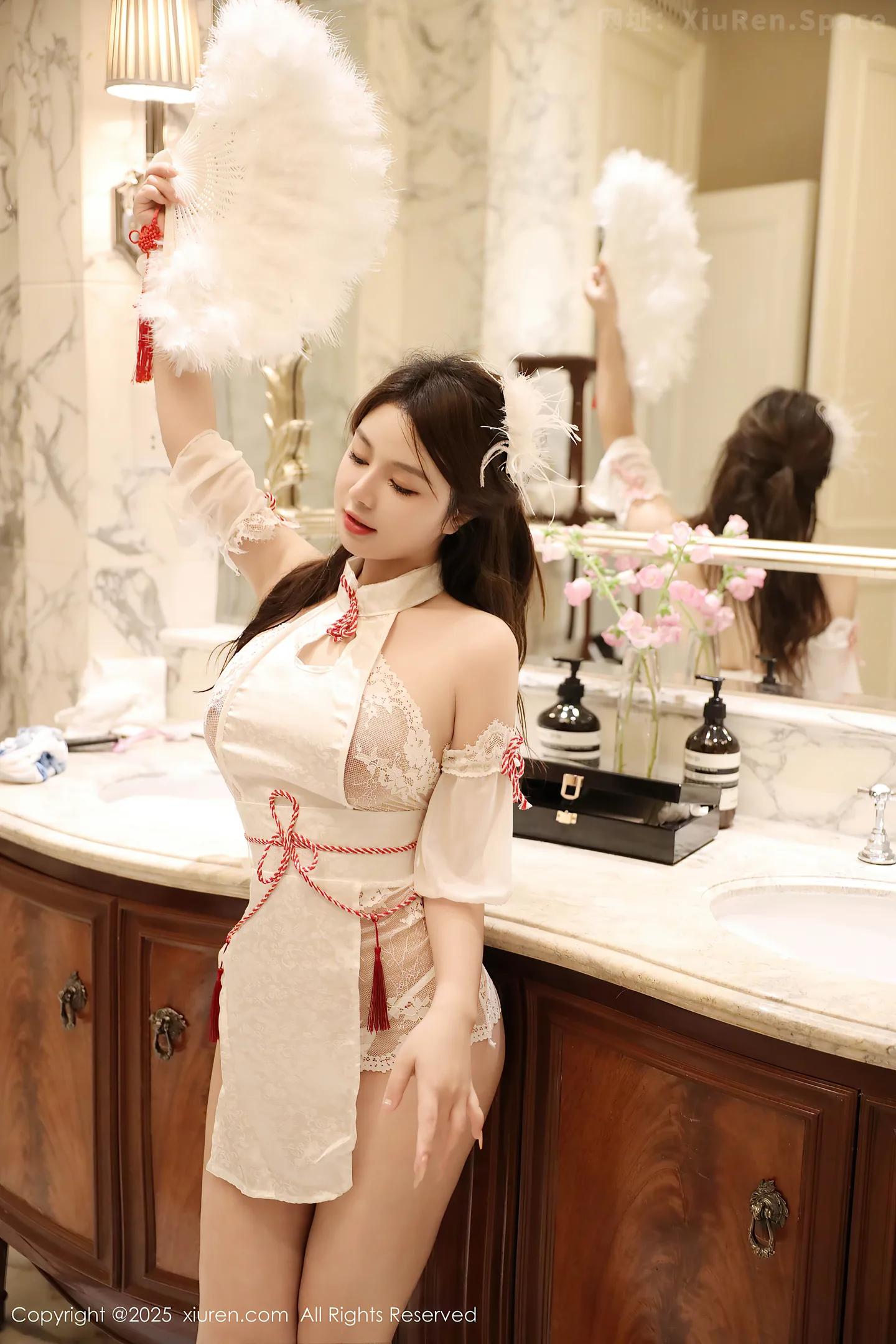 图片[3]-[XiuRen秀人网] VOL.9698 模特沈思怡性感白色旗袍露白色情趣内衣秀丰腴身材完美诱惑写真61P-秀人网官方网站